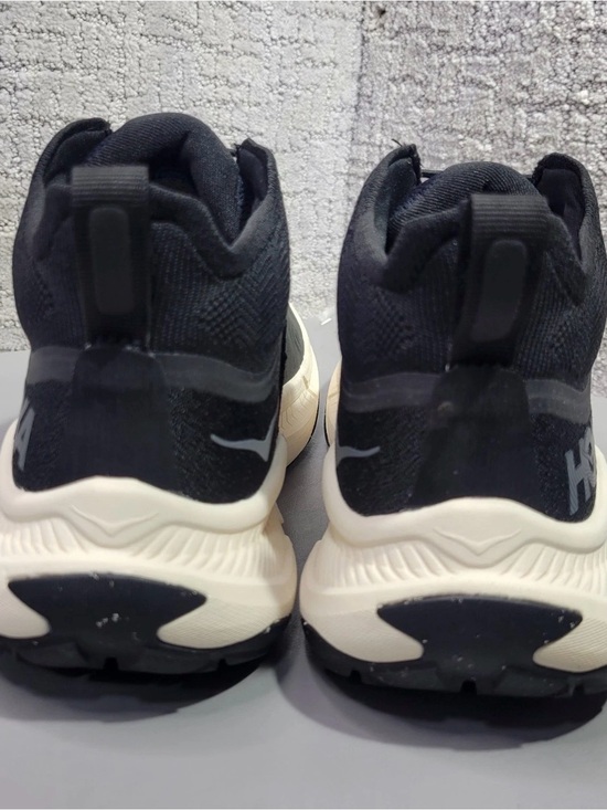 Athletic_Shoes